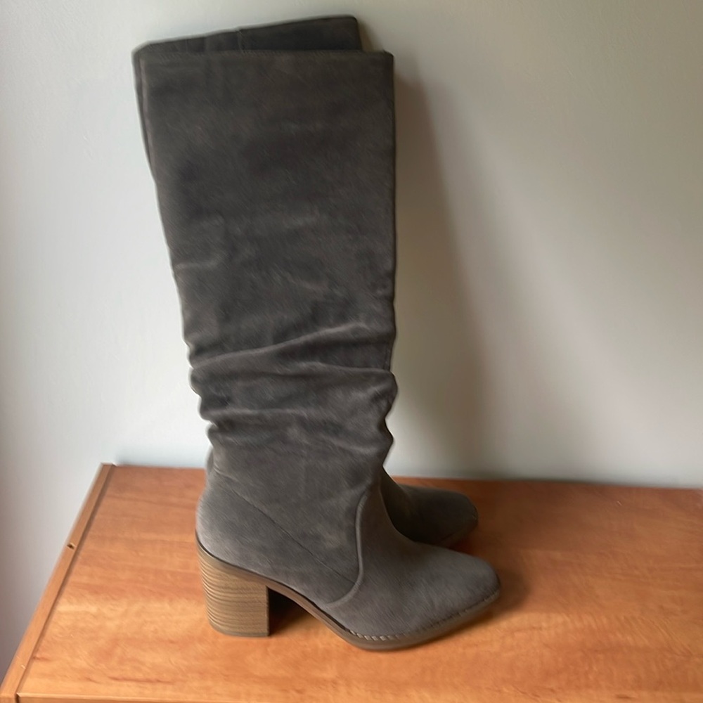 Universal Thread slouch boot